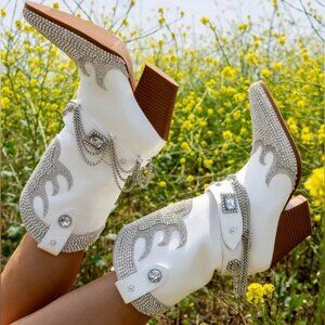 Azalea Wang Bramwell Water Resistant Cowboy Boot In White. Sz: 7